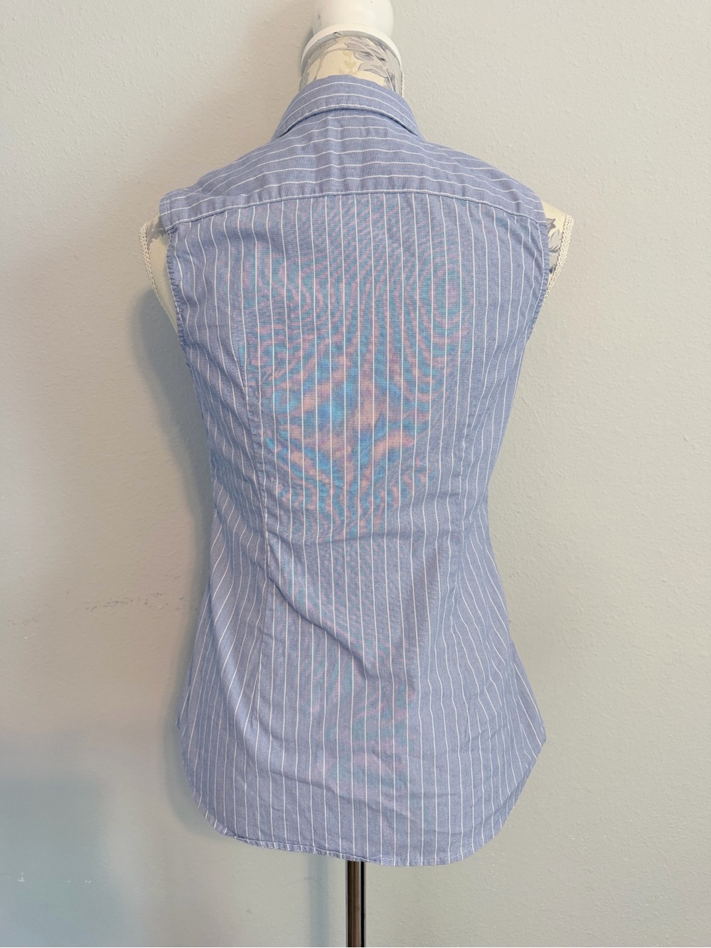 BANANA REPUBLIC Riley Tailored Fit Sleeveless Button-Front Shirt Blue Size 2 - Picture 3 of 5